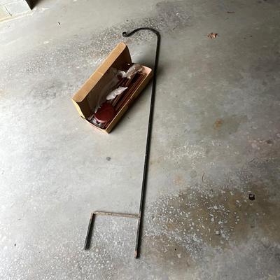 G1457 Woodstock Chimes and Shepard Hook