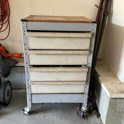 G1458 Vintage Rolling Metal Chest