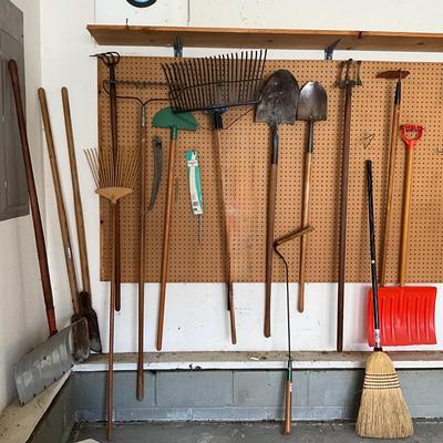 G1459 Lot of Garden Tools