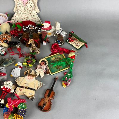 A1463 Christmas Ornament Lot
