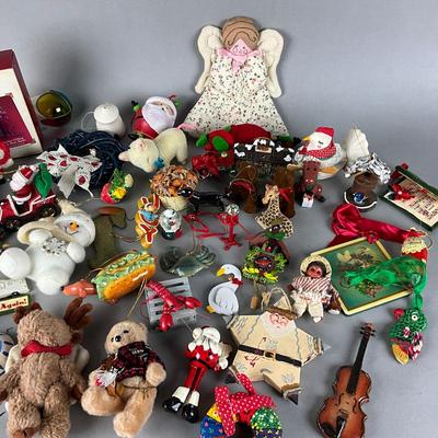 A1463 Christmas Ornament Lot