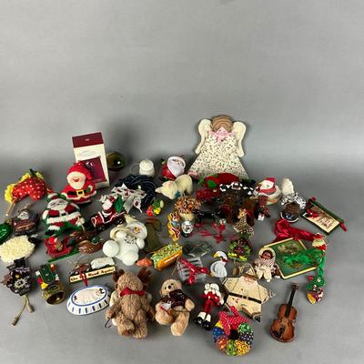 A1463 Christmas Ornament Lot