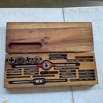 G1479 G & D Round Die Screw Plate #753