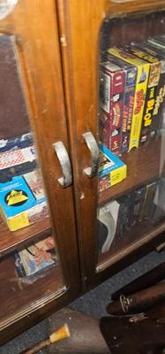 Vintage display cabinet with 2 glass doors on front