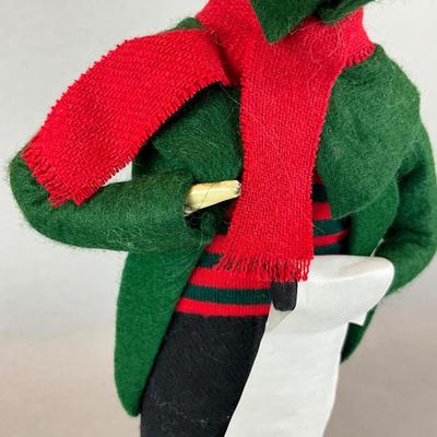 SR1498 Byers' Choice Adult Caroler Figurine