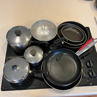 K1506 Large lot of Non-Stick Skillet and Paul Revere Pans