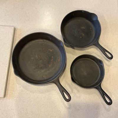 K1507 Three Piece set of GRISWOLD & Wagnerware Cast Iron Skillets