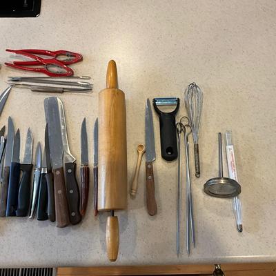 K1510 Large Lot of Kitchen Knives