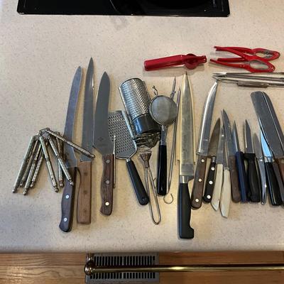 K1510 Large Lot of Kitchen Knives