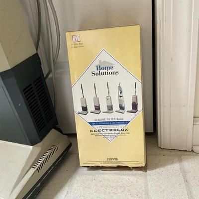 K1511 Electrolux Discovery II Vacuum and Bags