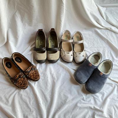 M1522 Lot of Four Pairs of Merrill, NOAT, & Clarks Ladies Shoes