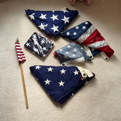 UBR1542 Large Lot of American Flags