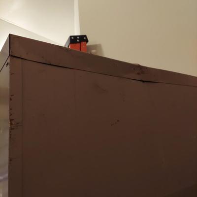 Metal Storage Cabinet (G-BBL)