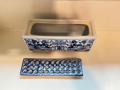 K597 Vintage Blue and White Pottery Tulipiere