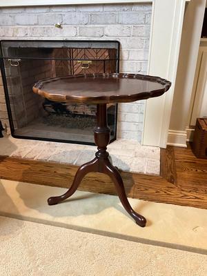 L603 Mahogany Piecrust Table