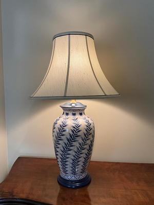 L608 Blue and White Leaf Pottery Lamp