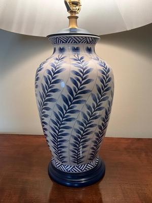 L608 Blue and White Leaf Pottery Lamp