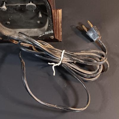 LOT 6: Hammond Clock Co. Bakelite Cathedral Clock, Jahresuhren-Fabrik G.m.b.H. Clock & Chelsea 8-Day Desk Clock