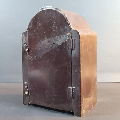 LOT 6: Hammond Clock Co. Bakelite Cathedral Clock, Jahresuhren-Fabrik G.m.b.H. Clock & Chelsea 8-Day Desk Clock