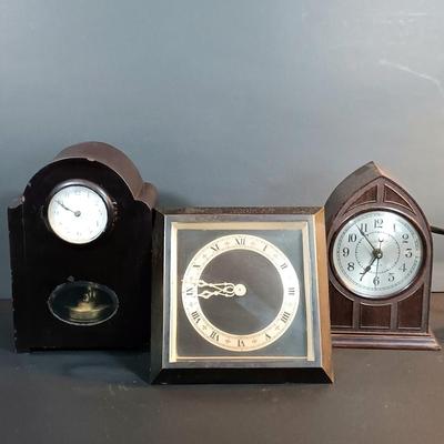 LOT 6: Hammond Clock Co. Bakelite Cathedral Clock, Jahresuhren-Fabrik G.m.b.H. Clock & Chelsea 8-Day Desk Clock