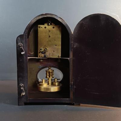 LOT 6: Hammond Clock Co. Bakelite Cathedral Clock, Jahresuhren-Fabrik G.m.b.H. Clock & Chelsea 8-Day Desk Clock