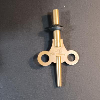 LOT 13: Smiths 8-Day Salem Clock Co. Great Britain Lantern Clock