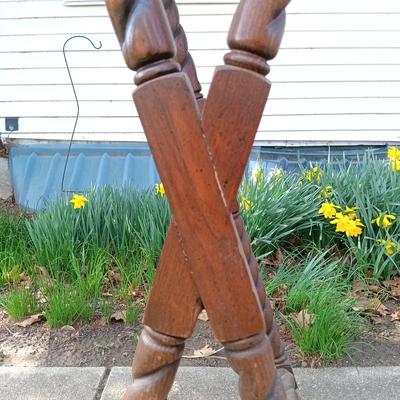 LOT 190: Vintage Barley Twist 4ft Book Stand