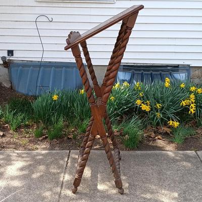 LOT 190: Vintage Barley Twist 4ft Book Stand