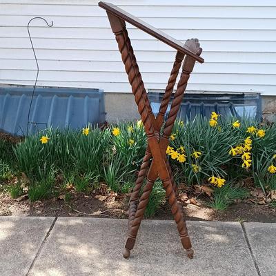LOT 190: Vintage Barley Twist 4ft Book Stand