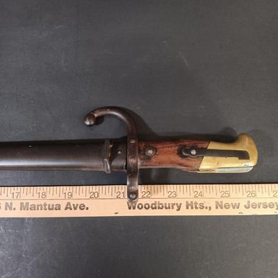 LOT 193: French Gras Bayonet with Scabbard - Blade Marked Mre d'Armes de Chat 1875