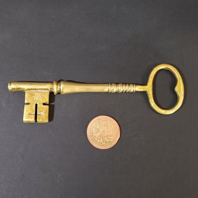 LOT 195: 1876 Philadelphia Centennial Exhibition Visitors Guide w/ Brass Eagle Flag Topper, Bailey Banks & Biddle Co. Miniature...