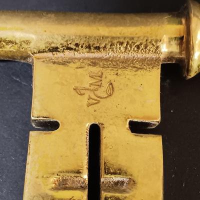 LOT 195: 1876 Philadelphia Centennial Exhibition Visitors Guide w/ Brass Eagle Flag Topper, Bailey Banks & Biddle Co. Miniature...