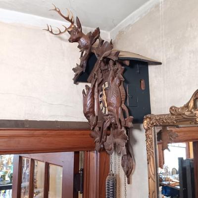 LOT 199: Vintage 'Hunter's Trophies' Cuckoo Clock