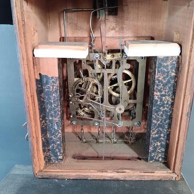 LOT 199: Vintage 'Hunter's Trophies' Cuckoo Clock