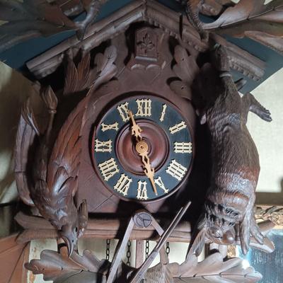 LOT 199: Vintage 'Hunter's Trophies' Cuckoo Clock