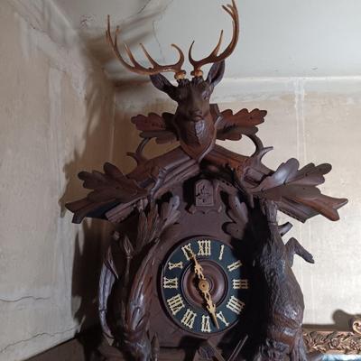 LOT 199: Vintage 'Hunter's Trophies' Cuckoo Clock