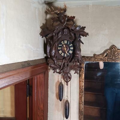 LOT 199: Vintage 'Hunter's Trophies' Cuckoo Clock