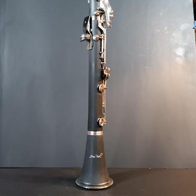 LOT 204: Jean Paul CL-31551 Clarinet with Case and Accessories