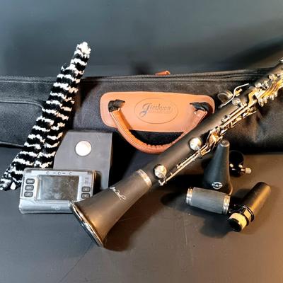 LOT 204: Jean Paul CL-31551 Clarinet with Case and Accessories