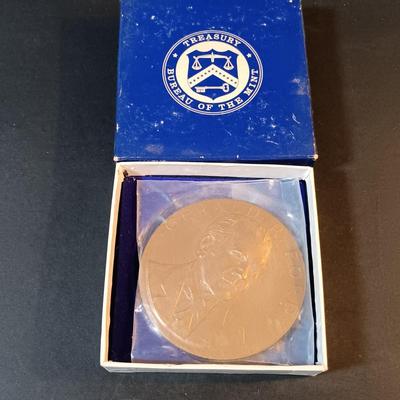 LOT 211: Set of(6) Bronze Medals- Wright Brothers 1909 Congressional Medal, 1933 Chicago World's Fair, 1961 Eva Adam's & More