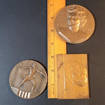 LOT 211: Set of(6) Bronze Medals- Wright Brothers 1909 Congressional Medal, 1933 Chicago World's Fair, 1961 Eva Adam's & More