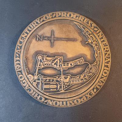 LOT 212: Set of (6) Bronze Medals- 1933 Chicago World's Fair, 1964 Freedom Foundation at Valley Forge, Met Life & More