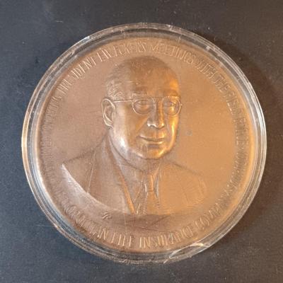 LOT 212: Set of (6) Bronze Medals- 1933 Chicago World's Fair, 1964 Freedom Foundation at Valley Forge, Met Life & More