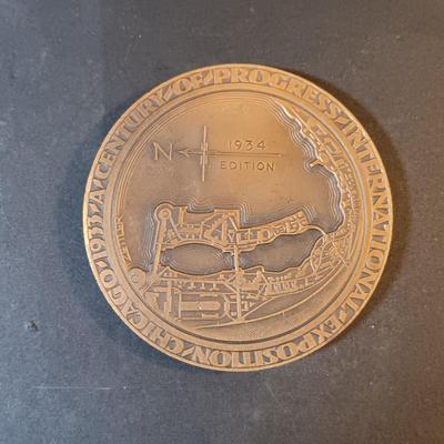 LOT 212: Set of (6) Bronze Medals- 1933 Chicago World's Fair, 1964 Freedom Foundation at Valley Forge, Met Life & More