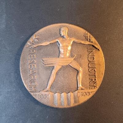 LOT 212: Set of (6) Bronze Medals- 1933 Chicago World's Fair, 1964 Freedom Foundation at Valley Forge, Met Life & More