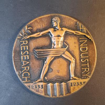 LOT 212: Set of (6) Bronze Medals- 1933 Chicago World's Fair, 1964 Freedom Foundation at Valley Forge, Met Life & More