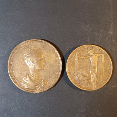 LOT 214: Set of (8) Commemorative Coins- 1933 Chicago World's Fair, 1915 Panama-Pacific, Hudson-Fulton & More