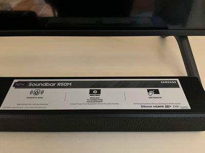 L622 Samsung 55" 4K UHD Flat Screen Television with Sound Bar