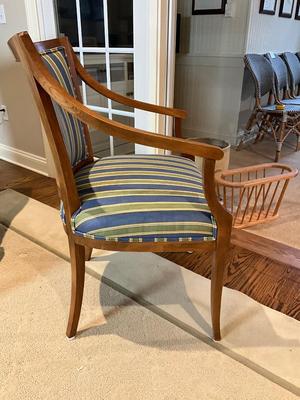 L623 Upholstered Wooden Frame Arm Chair