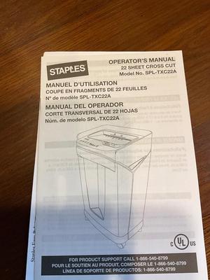 O628 Staples Office Shredder